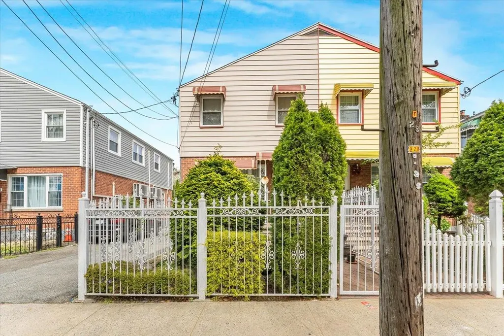 4216 Murdock Avenue Bronx NY 10466