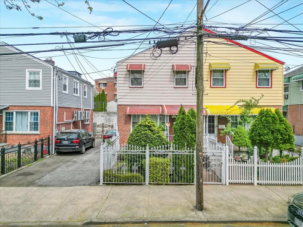 4216 Murdock Avenue Bronx NY 10466