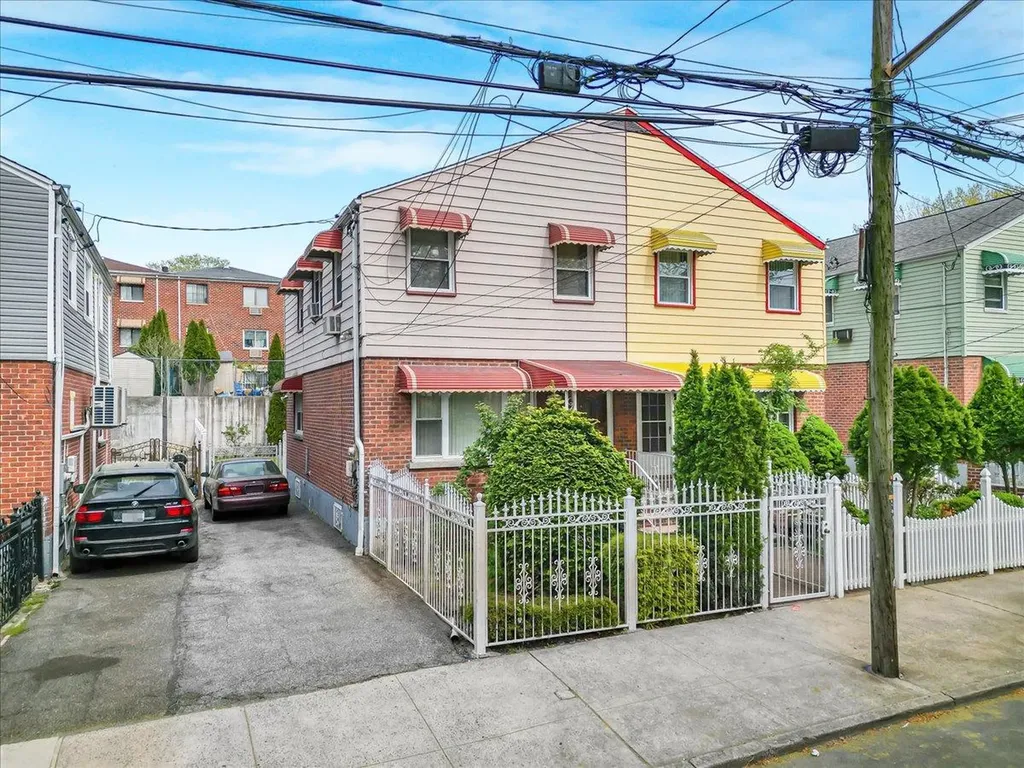 4216 Murdock Avenue Bronx NY 10466