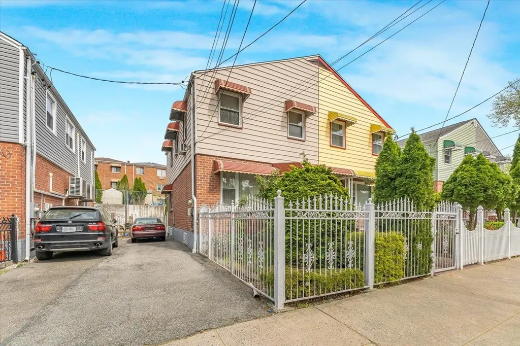 4216 Murdock Avenue Bronx NY 10466