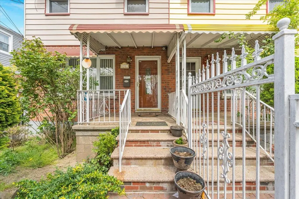 4216 Murdock Avenue Bronx NY 10466