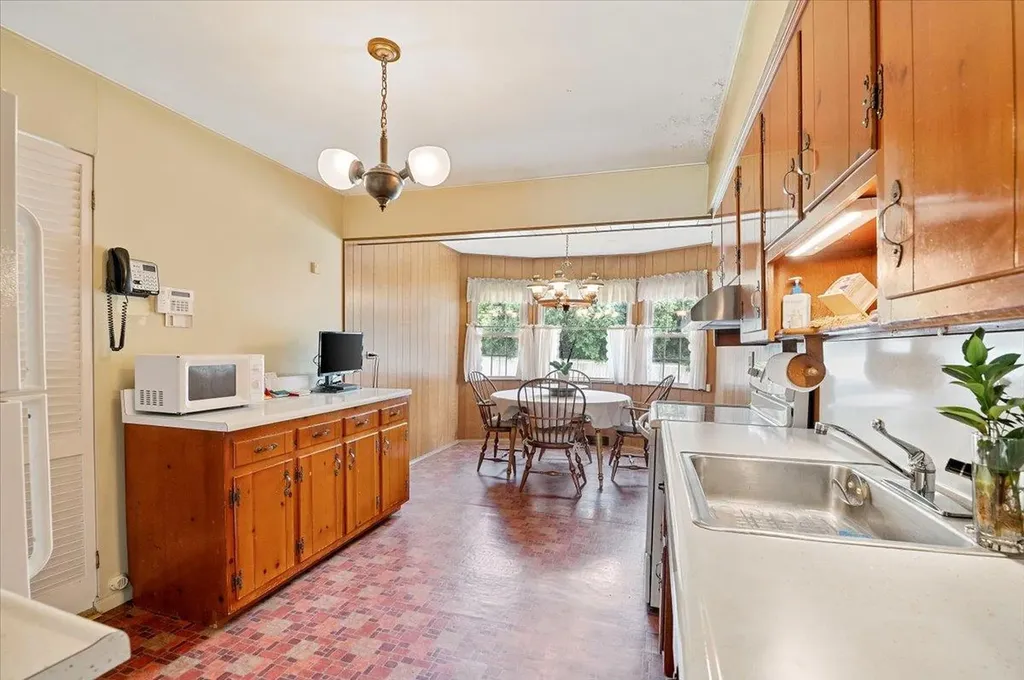 18 Sylvia Road Plainview NY 11803