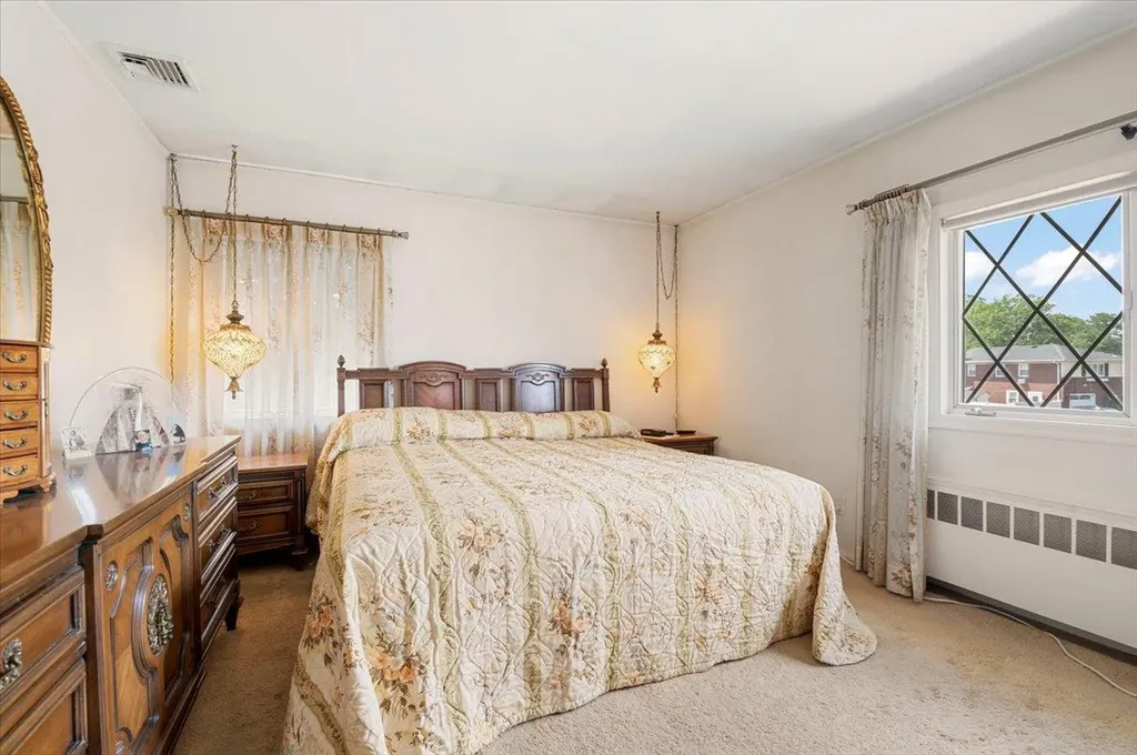 18 Sylvia Road Plainview NY 11803
