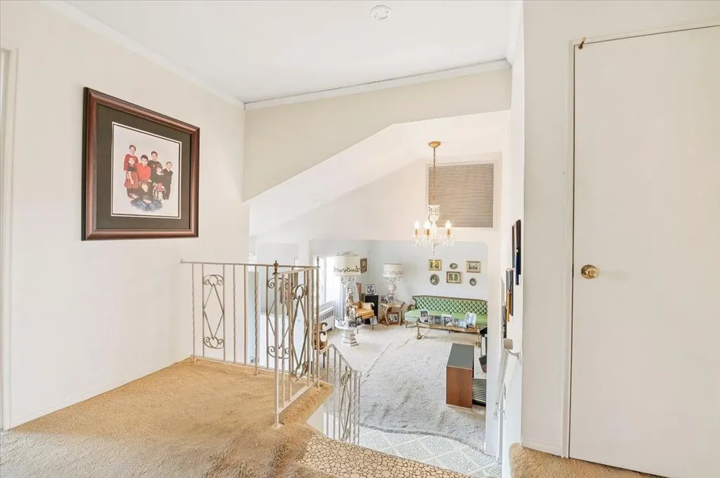 18 Sylvia Road Plainview NY 11803