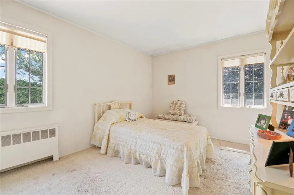 18 Sylvia Road Plainview NY 11803
