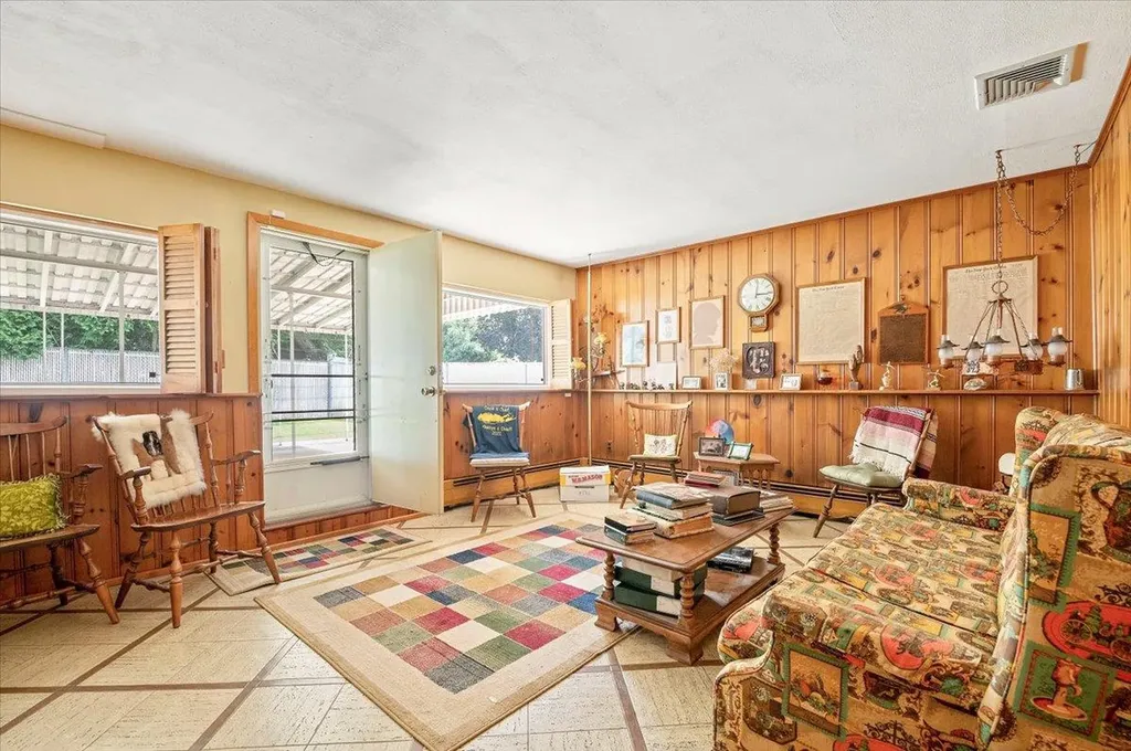 18 Sylvia Road Plainview NY 11803