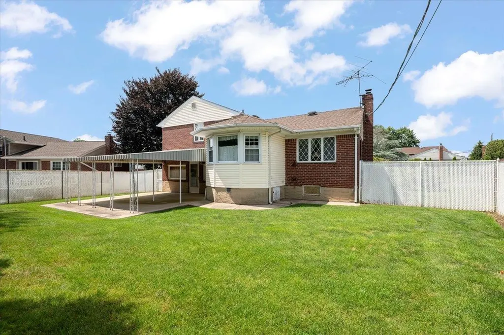 18 Sylvia Road Plainview NY 11803