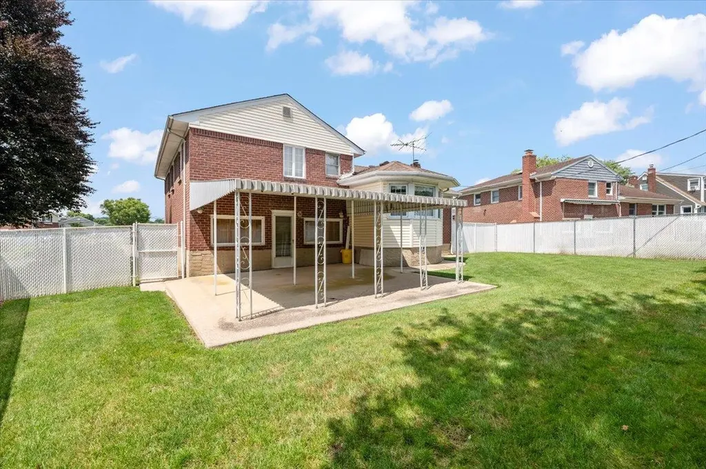 18 Sylvia Road Plainview NY 11803