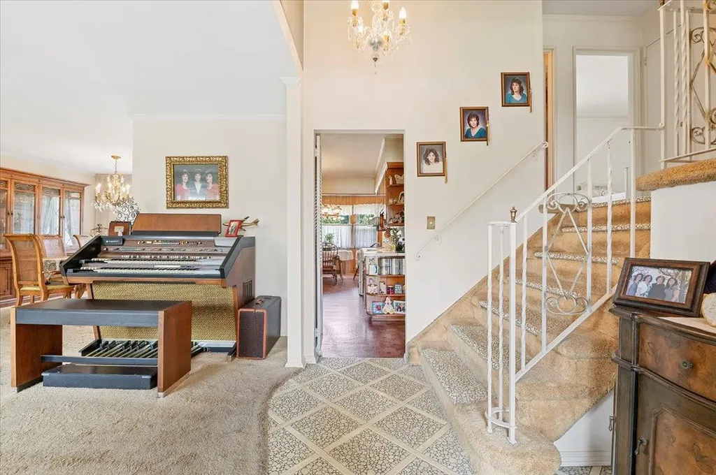 18 Sylvia Road Plainview NY 11803