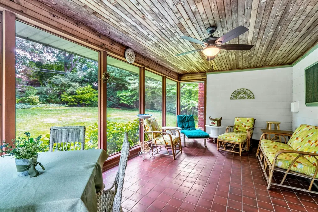 29 Cardinal Lane Hauppauge NY 11788