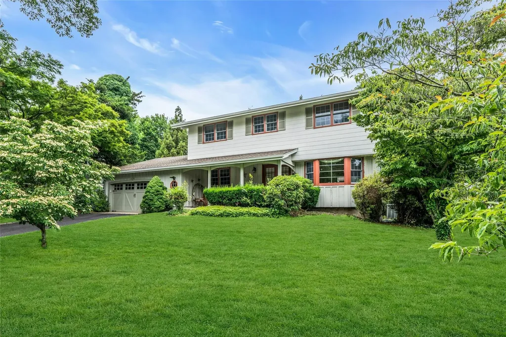 29 Cardinal Lane Hauppauge NY 11788
