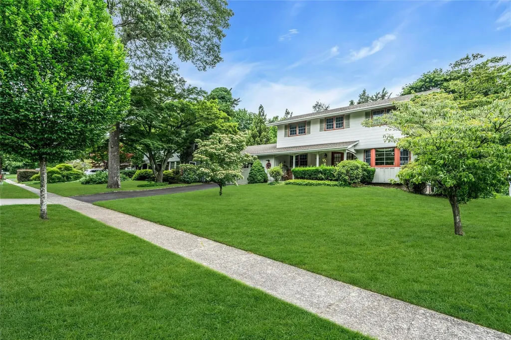 29 Cardinal Lane Hauppauge NY 11788