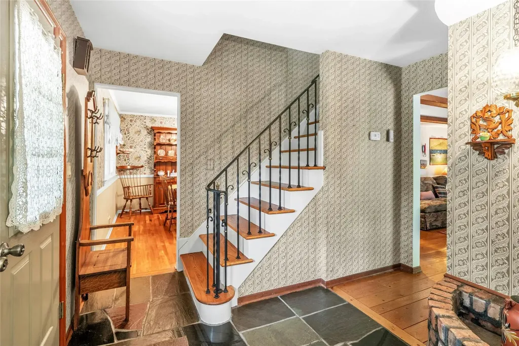 29 Cardinal Lane Hauppauge NY 11788