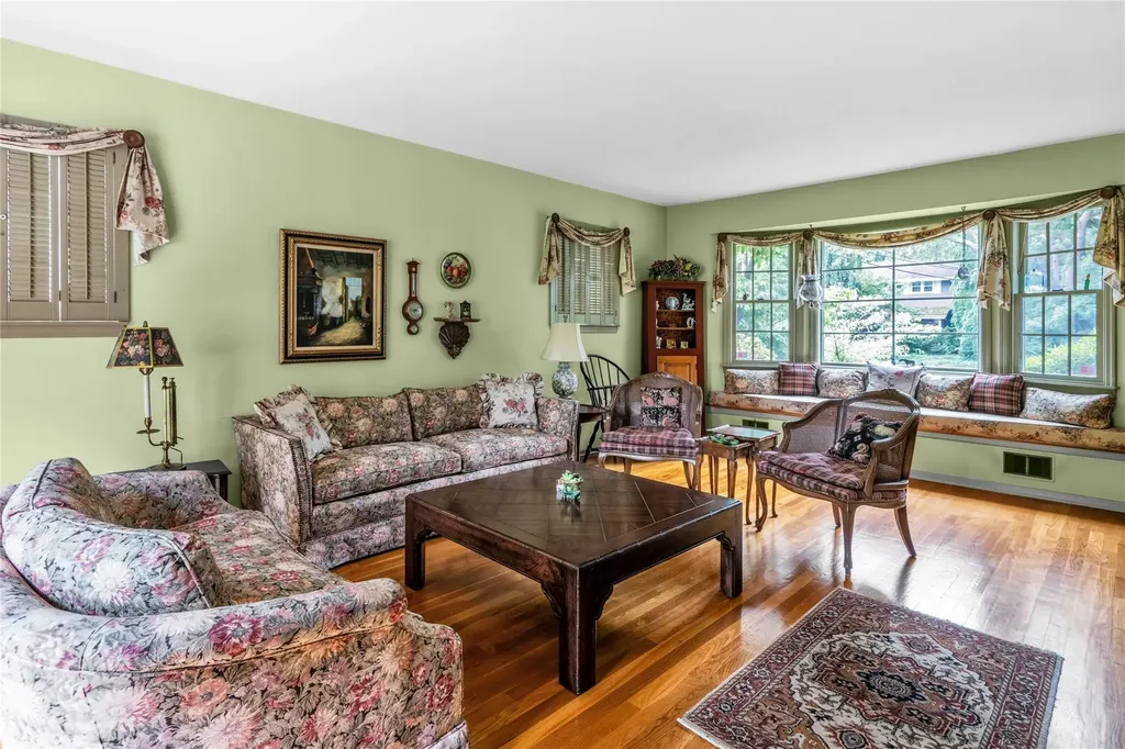 29 Cardinal Lane Hauppauge NY 11788