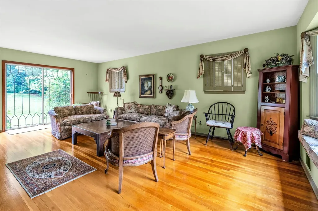 29 Cardinal Lane Hauppauge NY 11788