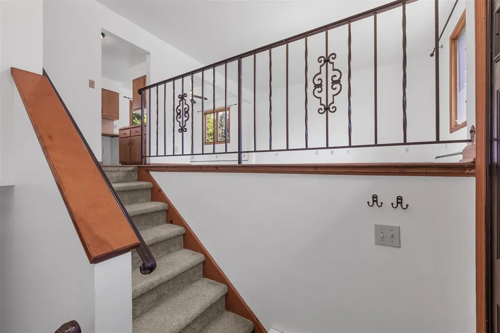 16 Orchard Lane Highland NY 12528