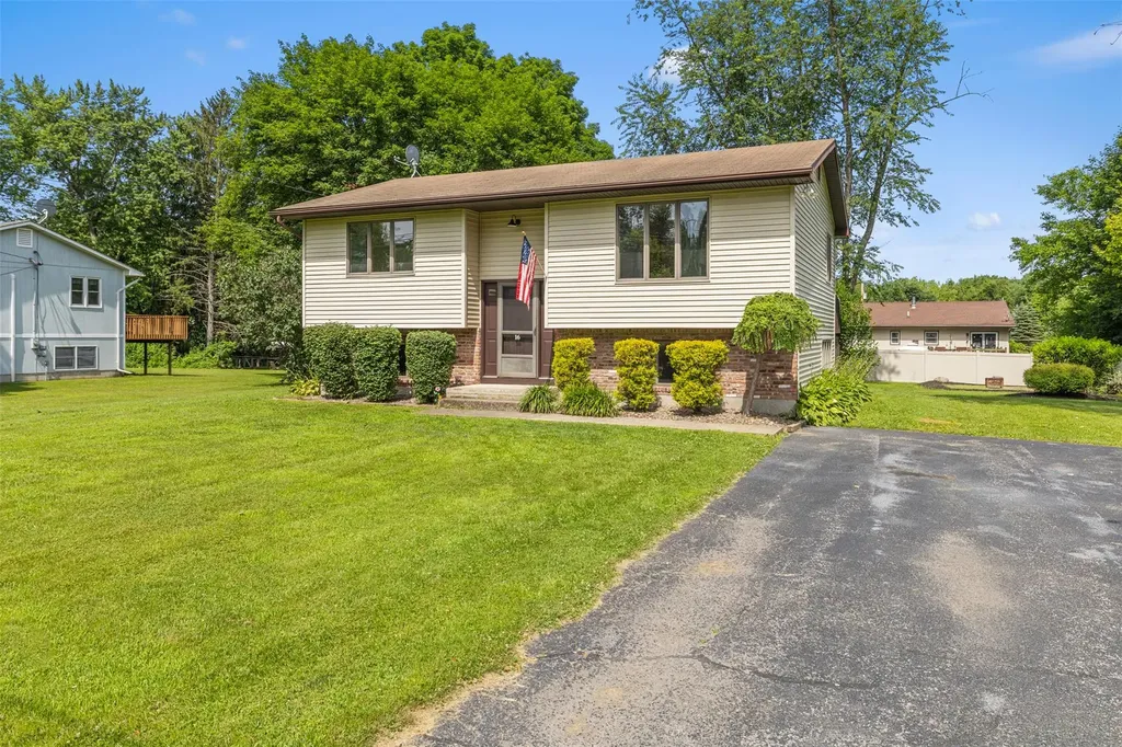 16 Orchard Lane Highland NY 12528