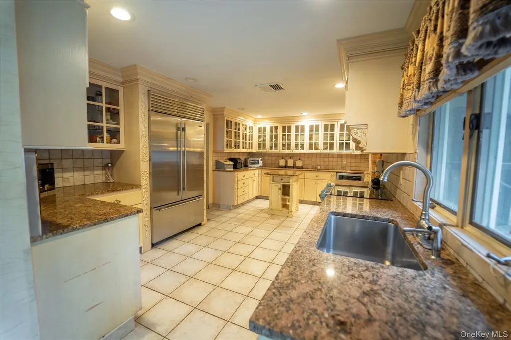 6 Cambridge Drive Smithtown NY 11787