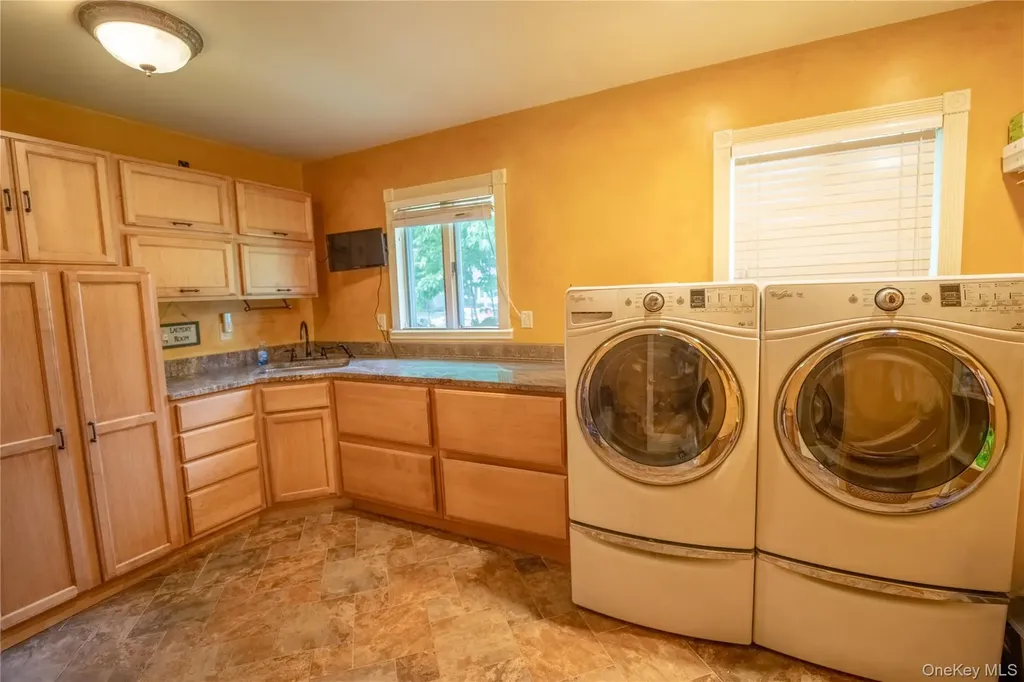 6 Cambridge Drive Smithtown NY 11787
