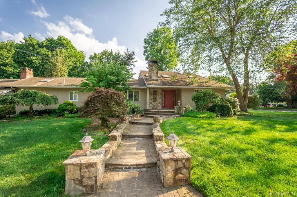6 Cambridge Drive Smithtown NY 11787