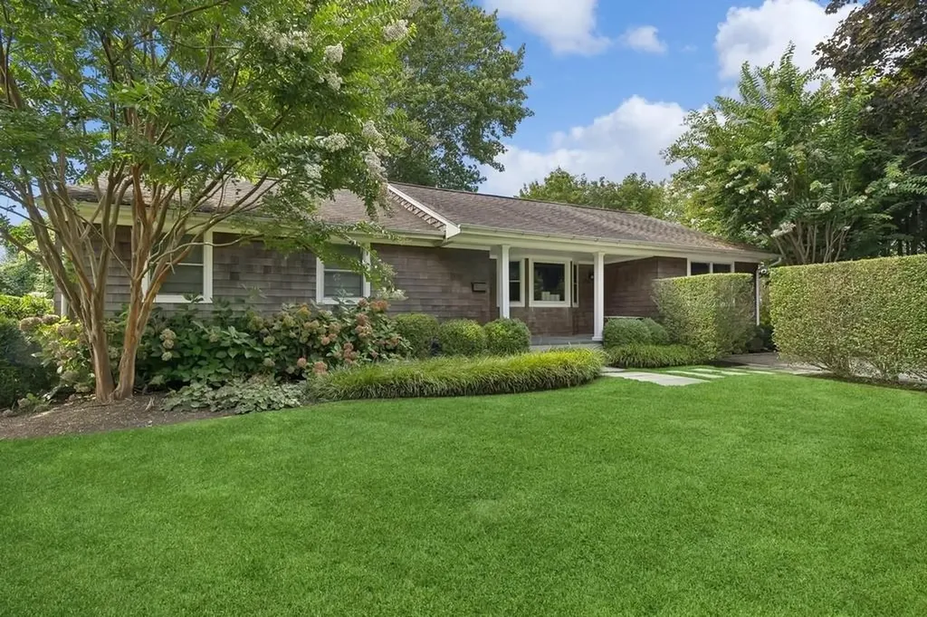 20 Stratton Square East Hampton NY 11937