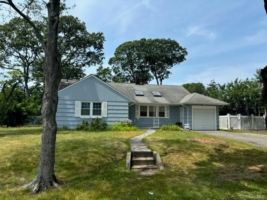 539 Pine Acres Boulevard Brightwaters NY 11718