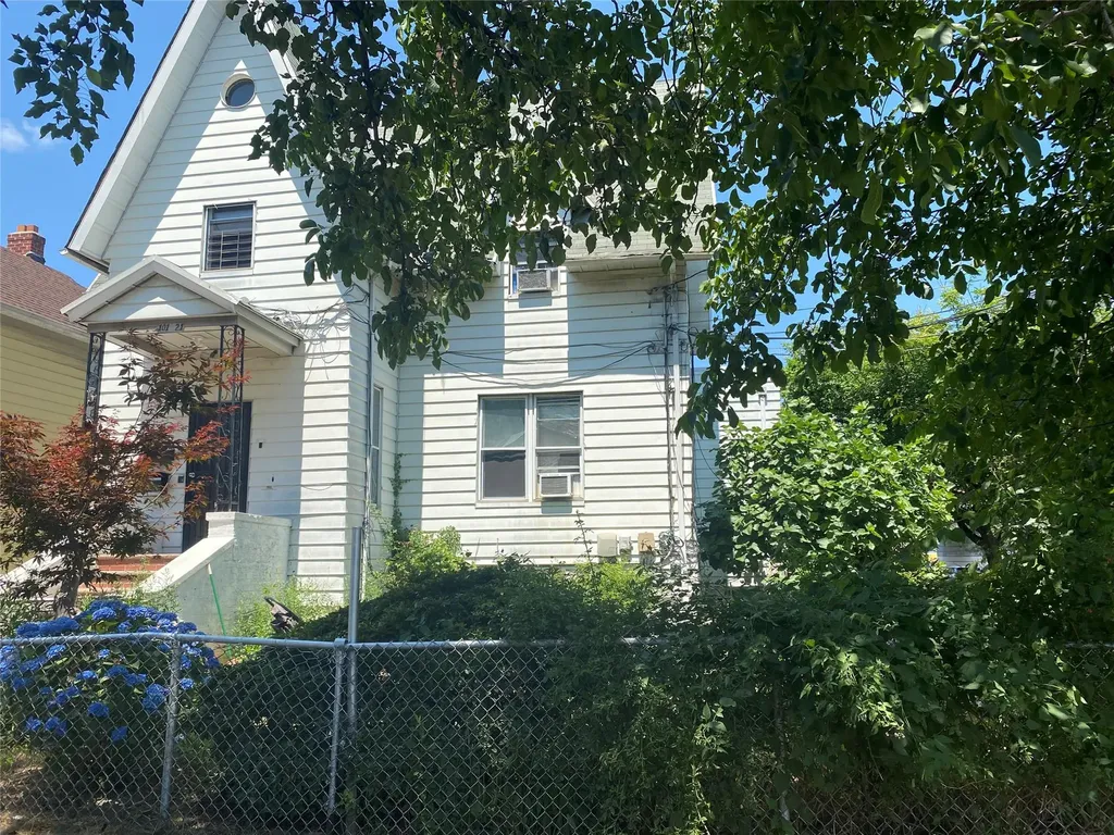 10121 46th Avenue Corona NY 11368