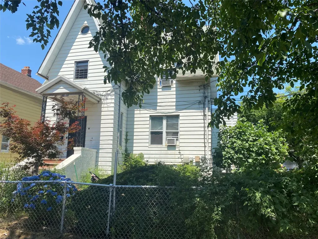 10121 46th Avenue Corona NY 11368