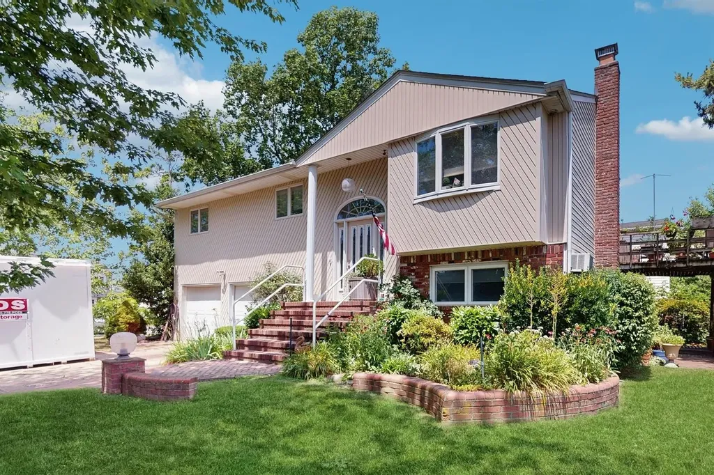 336 Thompson Avenue Oceanside NY 11572