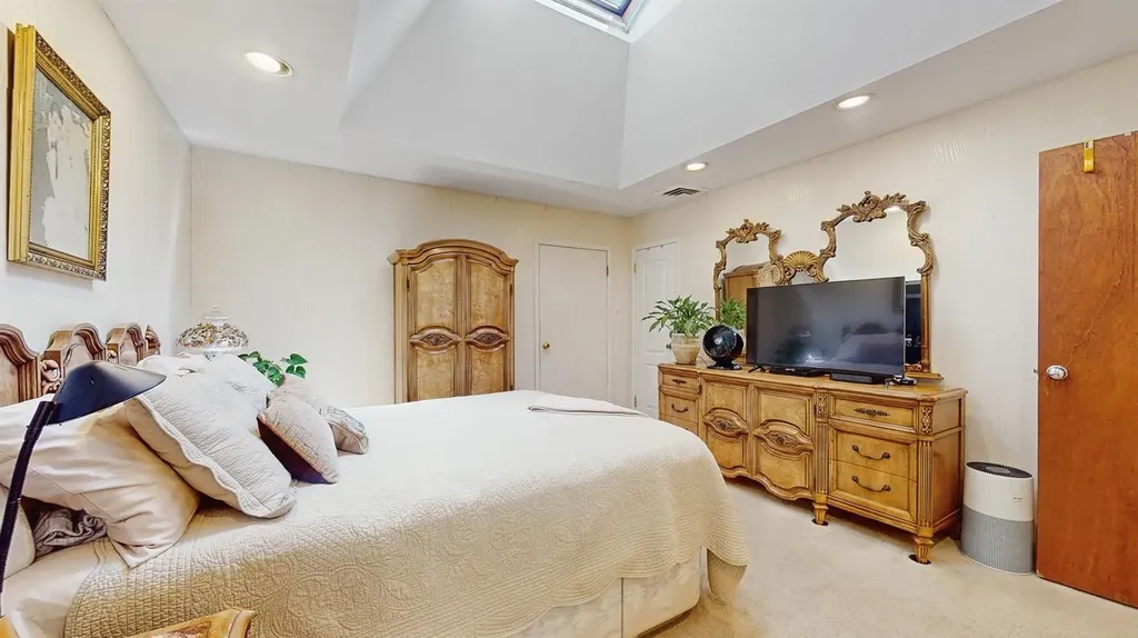 336 Thompson Avenue Oceanside NY 11572