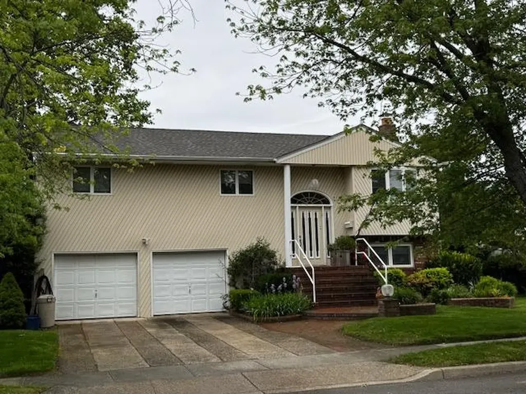 336 Thompson Avenue Oceanside NY 11572