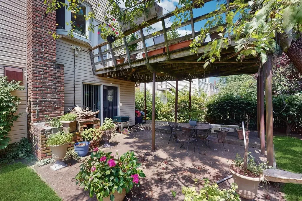336 Thompson Avenue Oceanside NY 11572