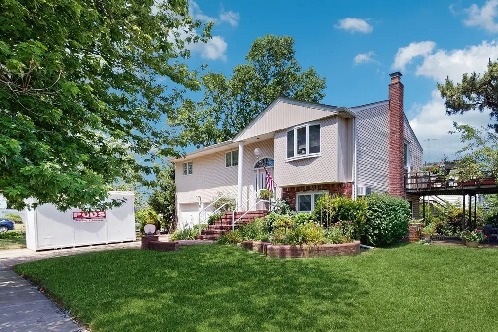 336 Thompson Avenue Oceanside NY 11572