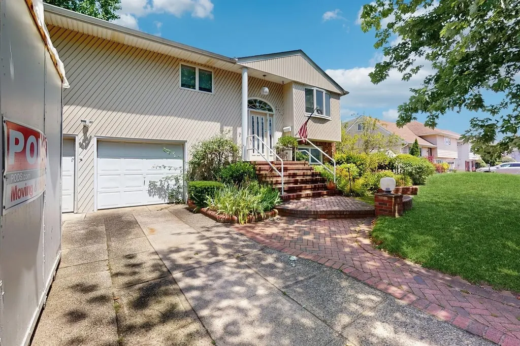 336 Thompson Avenue Oceanside NY 11572