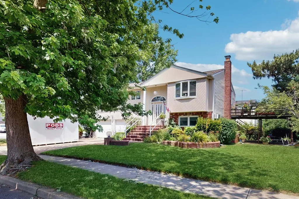 336 Thompson Avenue Oceanside NY 11572