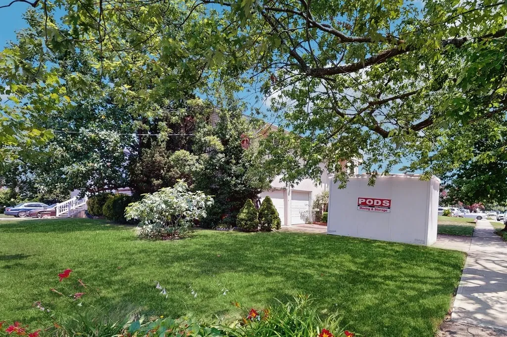 336 Thompson Avenue Oceanside NY 11572