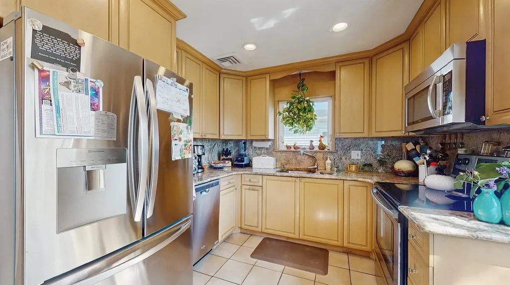 336 Thompson Avenue Oceanside NY 11572