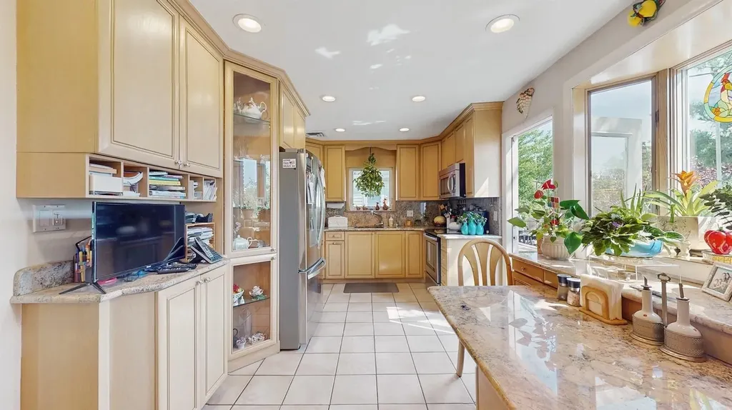 336 Thompson Avenue Oceanside NY 11572
