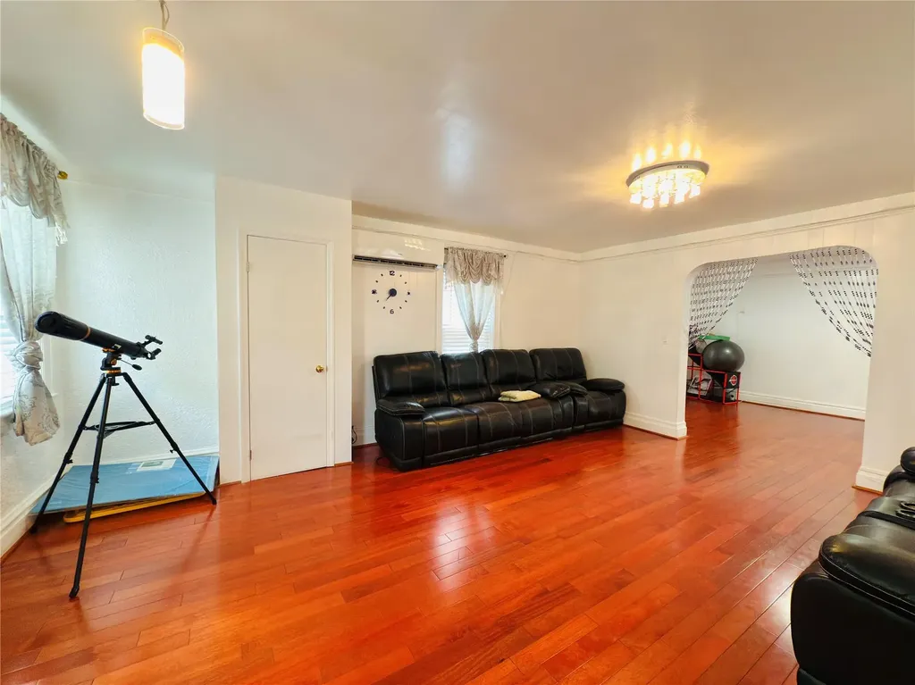 2891 Dudley Avenue Bronx NY 10461