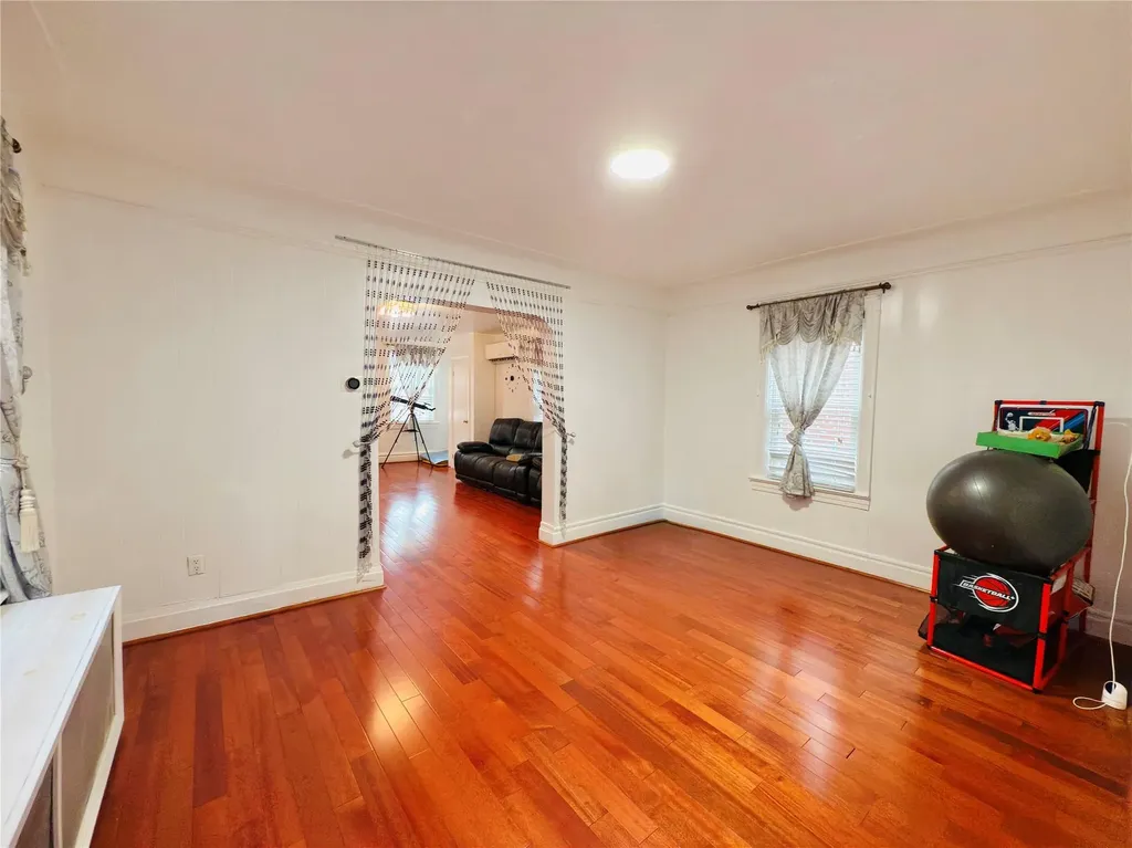 2891 Dudley Avenue Bronx NY 10461
