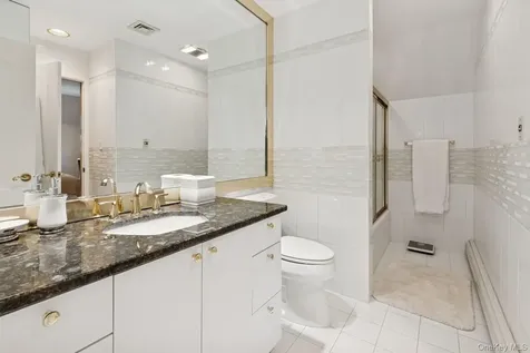9 Swan Place Nissequogue NY 11780