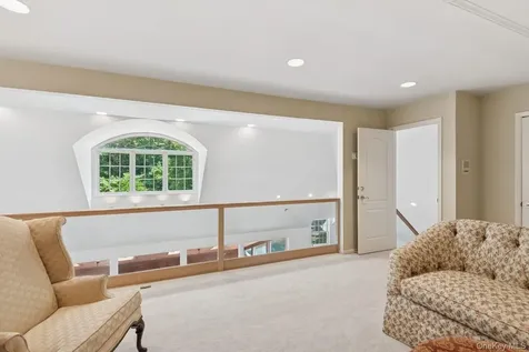 9 Swan Place Nissequogue NY 11780