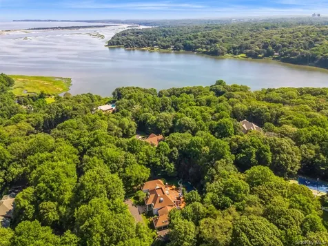 9 Swan Place Nissequogue NY 11780