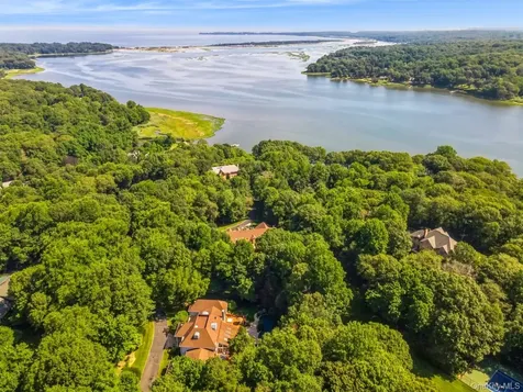 9 Swan Place Nissequogue NY 11780