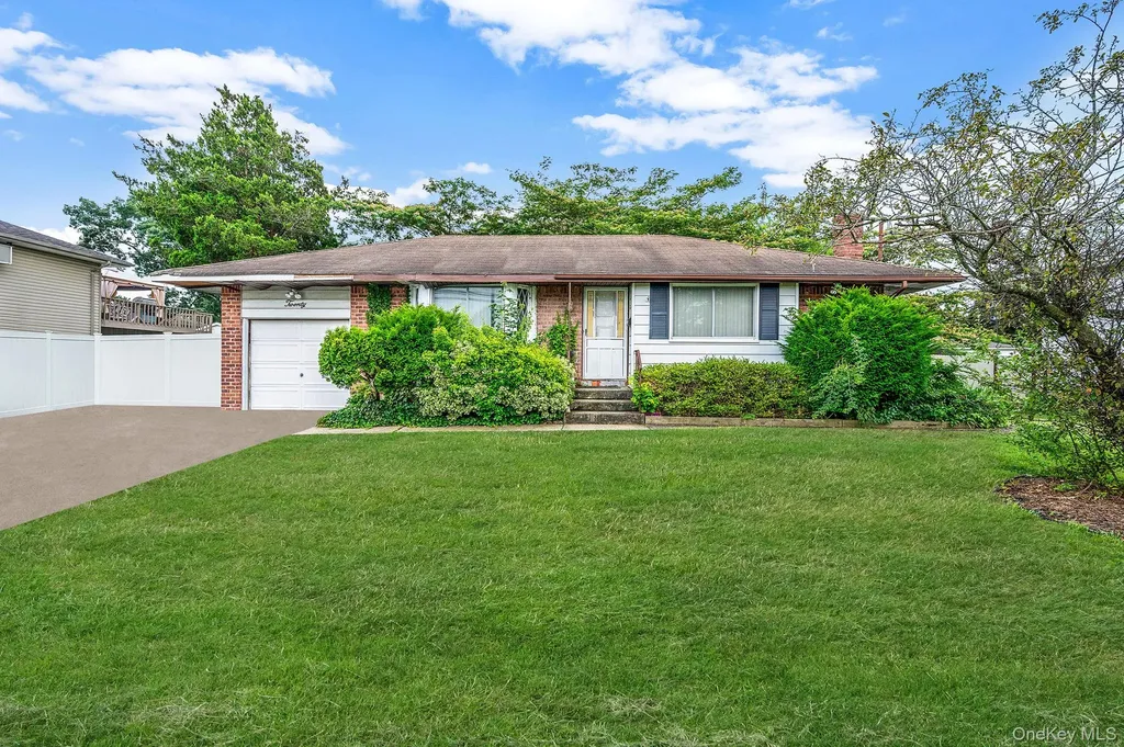 20 Bowling Lane Deer Park NY 11729