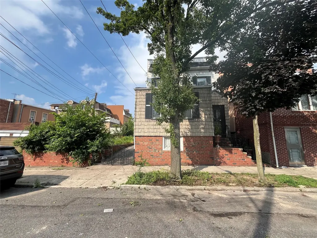5611 Remsen Place Maspeth NY 11378