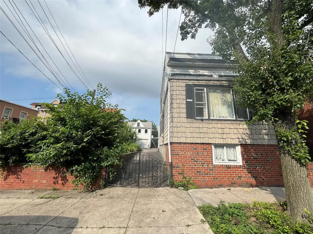 5611 Remsen Place Maspeth NY 11378
