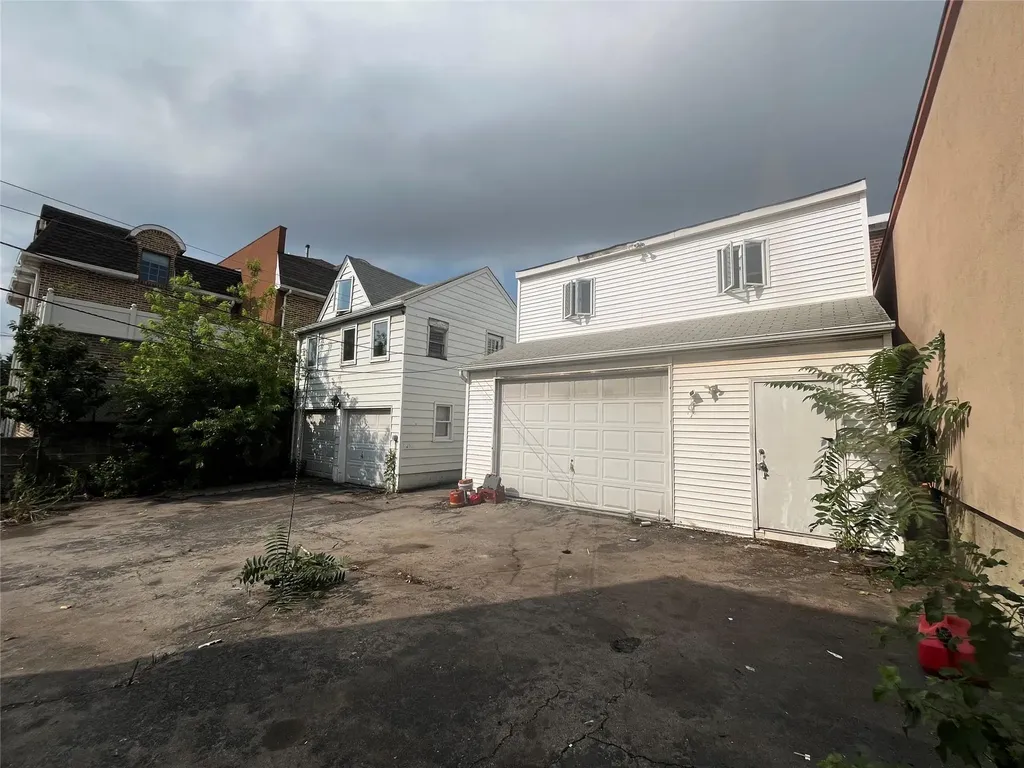 5611 Remsen Place Maspeth NY 11378