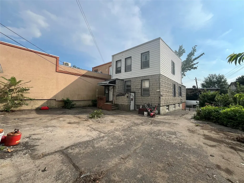 5611 Remsen Place Maspeth NY 11378