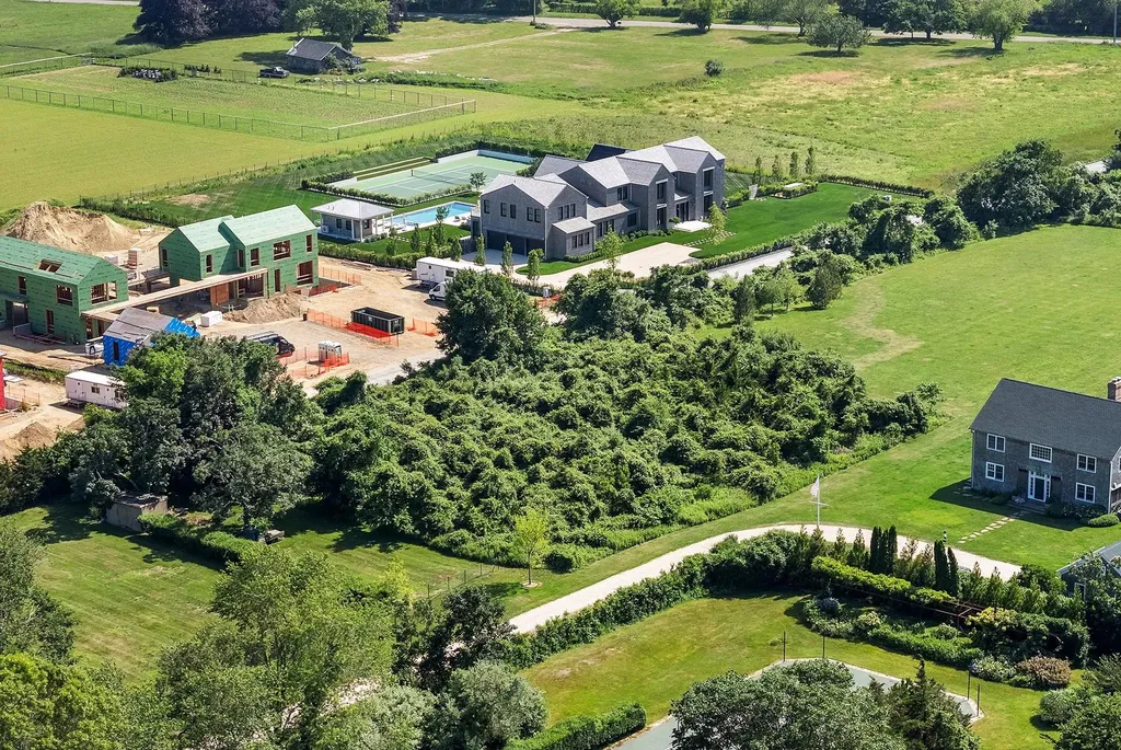 48 Sayres Path Wainscott NY 11975